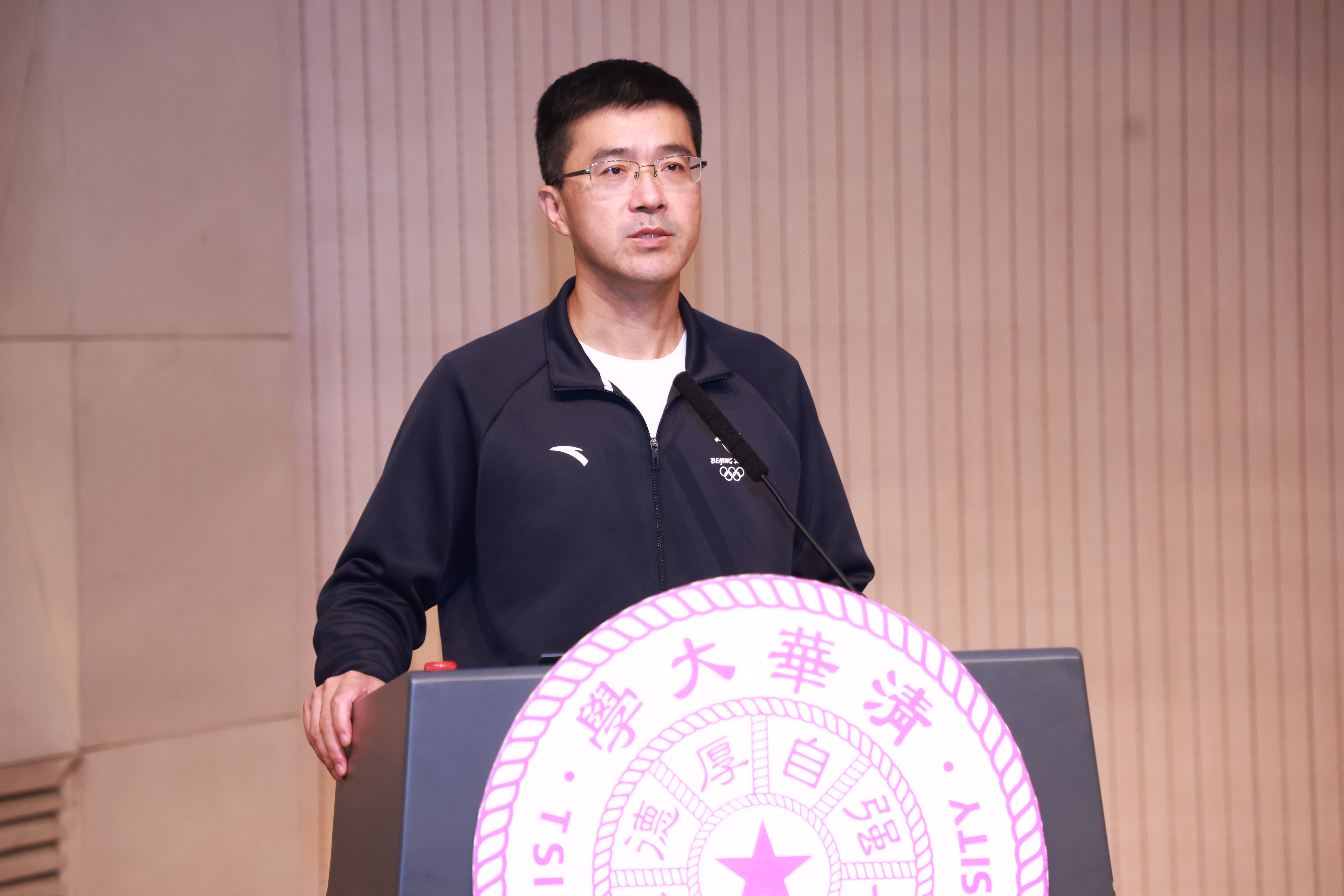 20240929-开云网举行2024年学生思想政治工作队伍培训及专题研讨班-清大嘉艺-过老师讲话.JPG