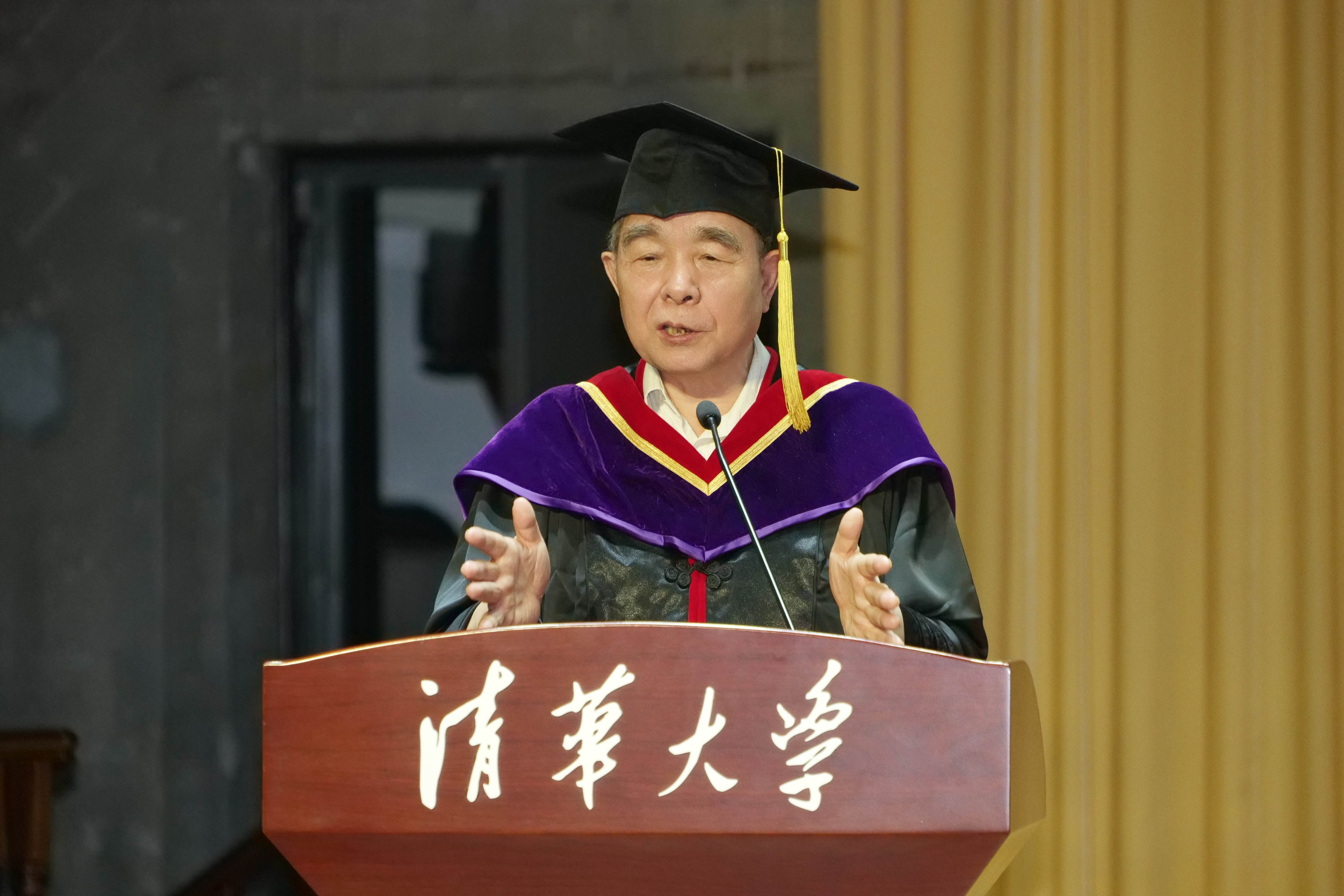 20240630-开云网新闻与传播学院2024年毕业典礼成功举行-新闻学院-柳斌杰总结致辞.JPG