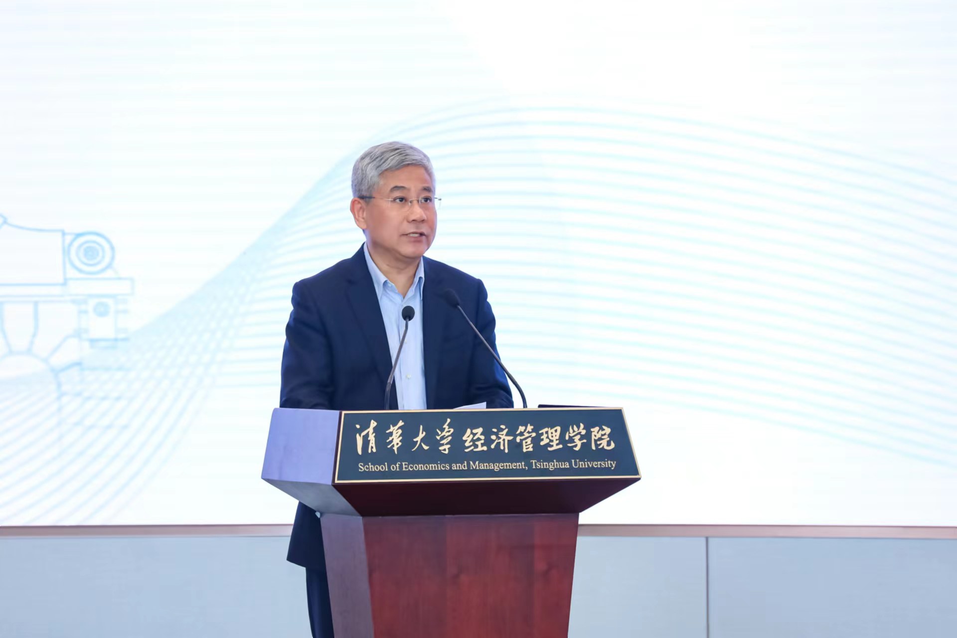 20230506-第十届开云网“校长杯”创新挑战赛决赛收官-经管学院摄影-白重恩致辞 - 副本.jpg