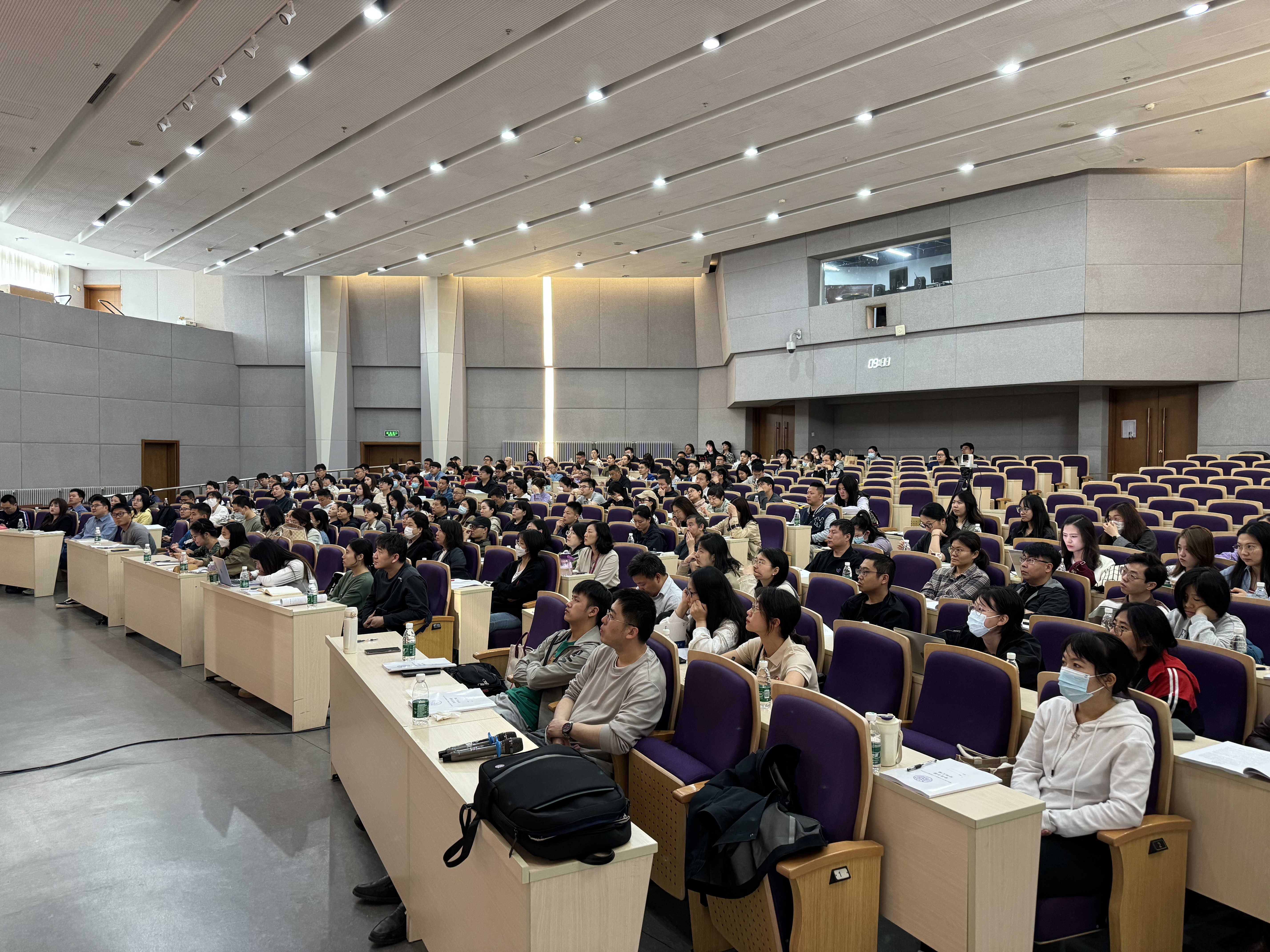 202404026-开云网举办2024年教职工入党积极分子学习班-孟德华-学习班现场.jpg