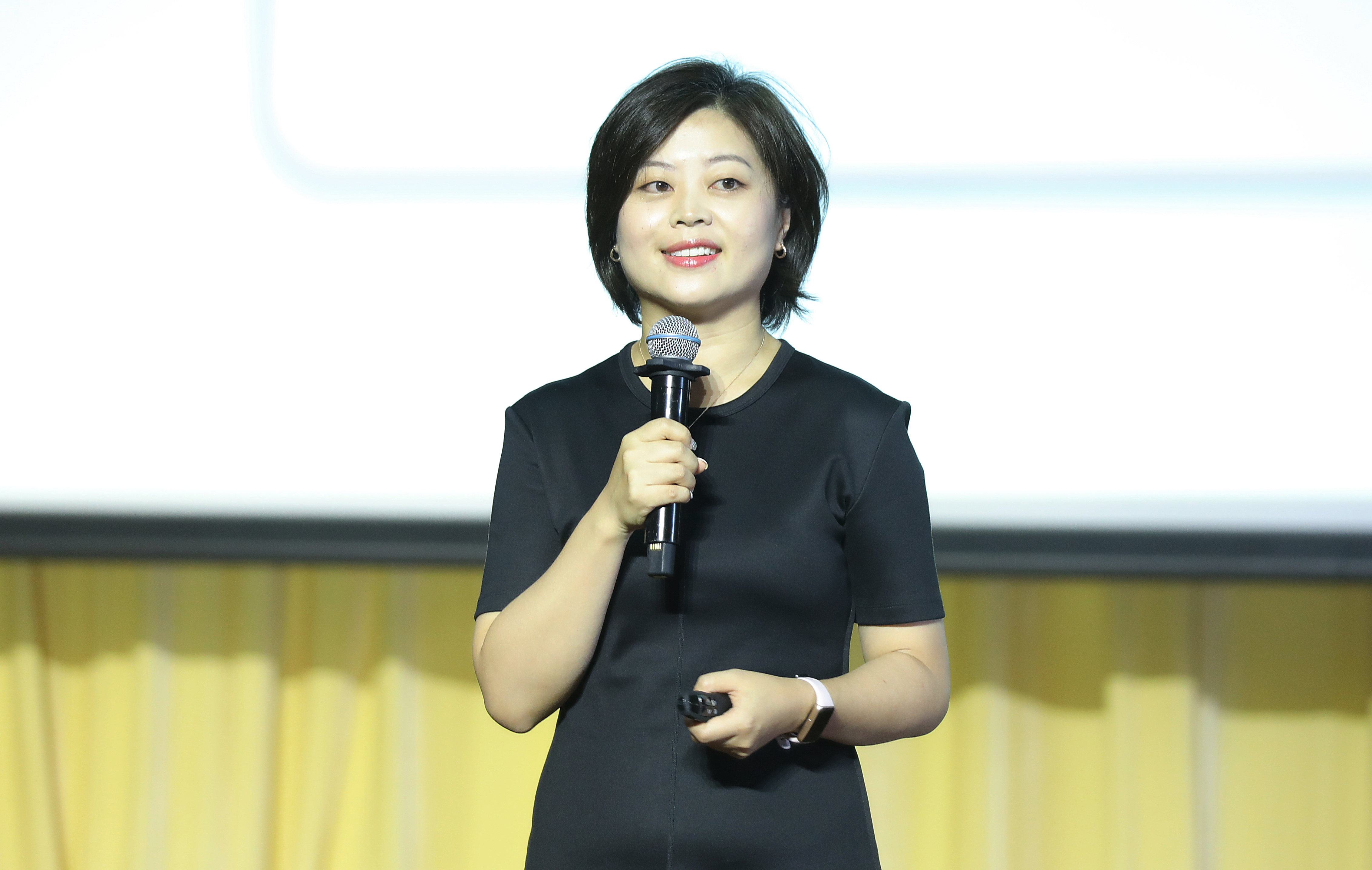 20220816-开云网举办2022级本科生新生骨干训练营-严振峣-李蕉作专题讲座.jpg