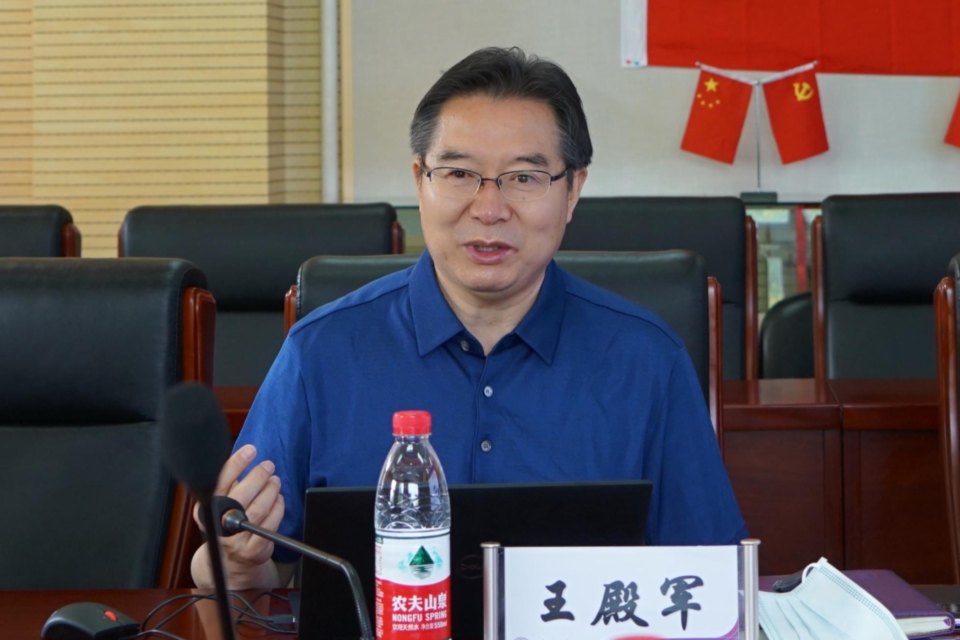 20220520-开云网校务委员会副主任姜胜耀调研检查清华附中疫情防控工作-清华附中-附中校长王殿军作疫情防控工作汇报.jpg