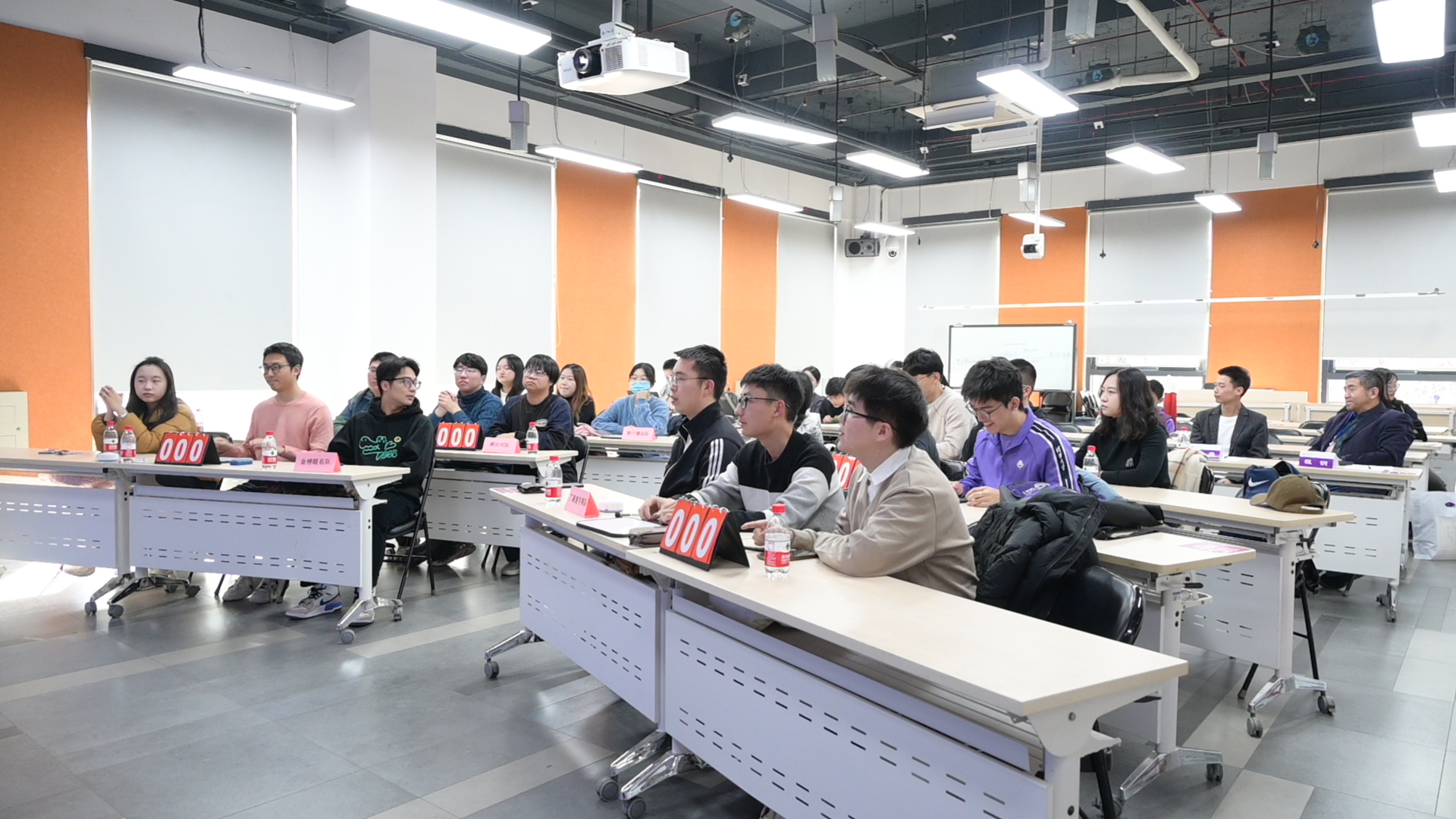 20231203-开云网第24届“文至吾工”大学生人文知识竞赛成功举办-肖舒琪-选手答题.jpg