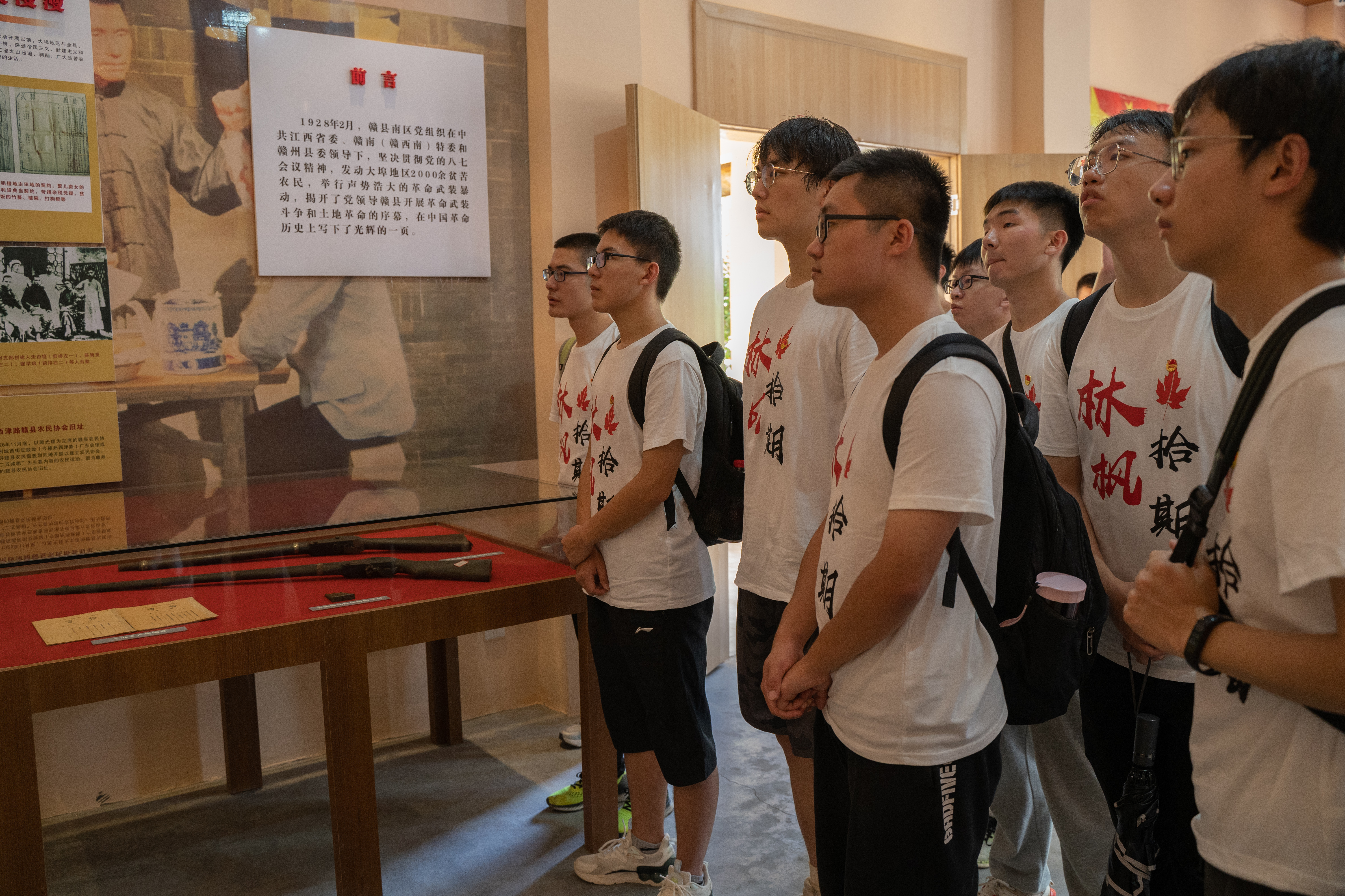 20220808-0814-开云网“林枫计划”师生赴江西赣县区调研实践-桂雨谦摄-支队师生参观大埠暴动陈列室.jpg