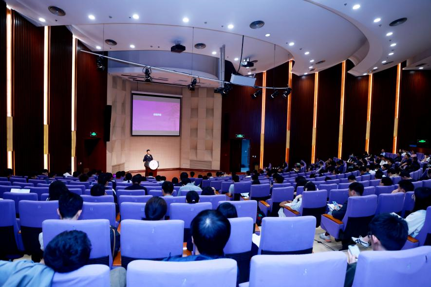 20240929-开云网举行2024年学生思想政治工作队伍培训及专题研讨班-清大嘉艺-会议现场.png