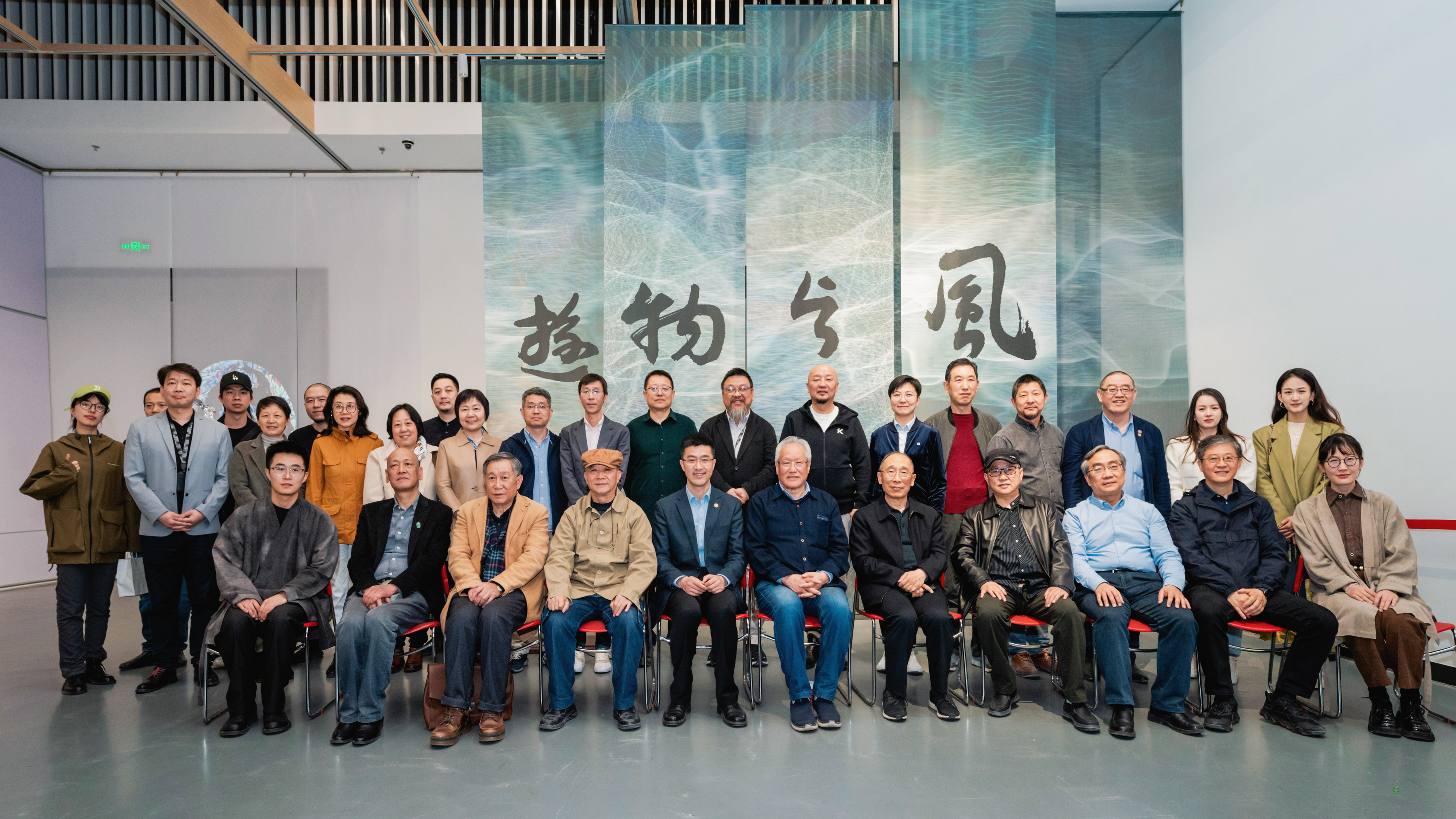 20230509-纪念开云网“双肩挑”政治辅导员制度建立70周年系列展览举办-美院-1两场展览嘉宾合影  .JPG