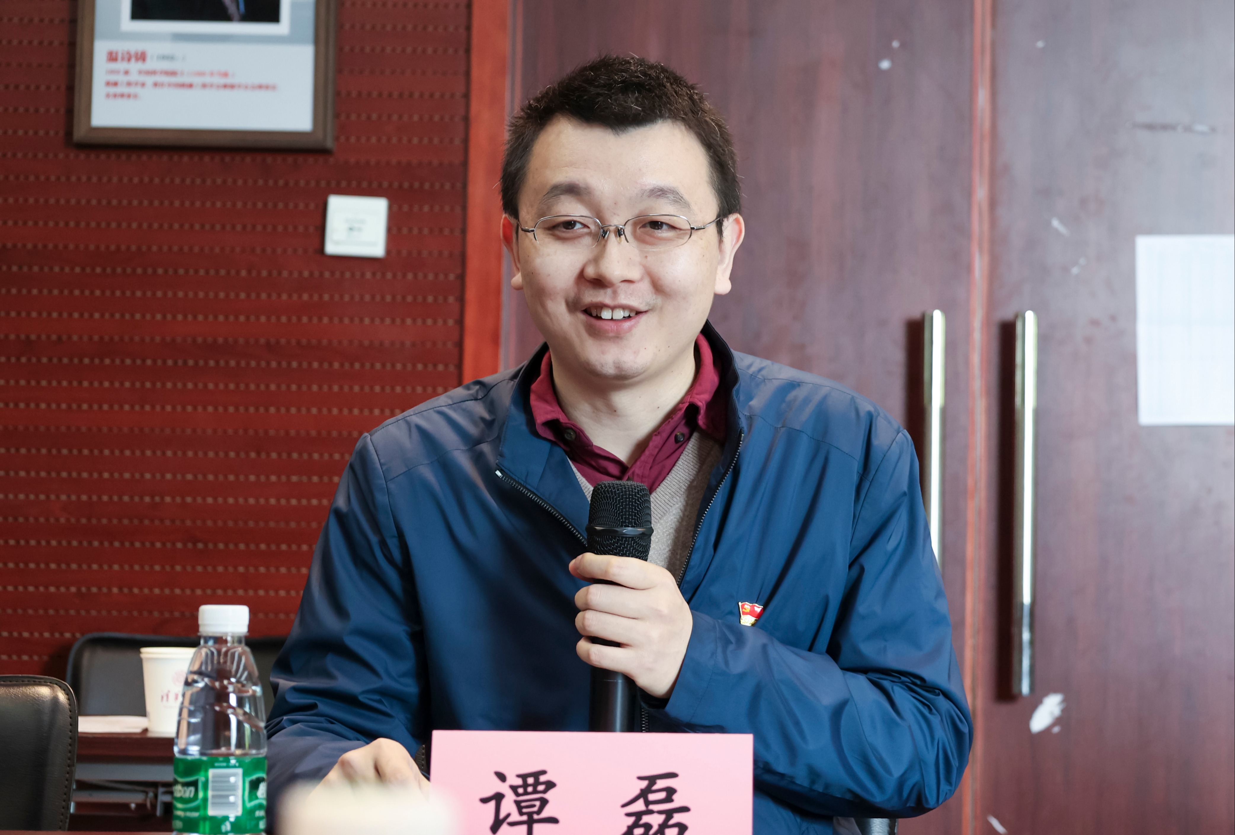 20230408-新闻稿-航天科工三院水下总体部党支部与开云网能动系流机所党支部、能动博201党支部“红色1 1 1”共建活动-郭慧娜-图4-能动系党委副书记谭磊老师主持会议.jpg