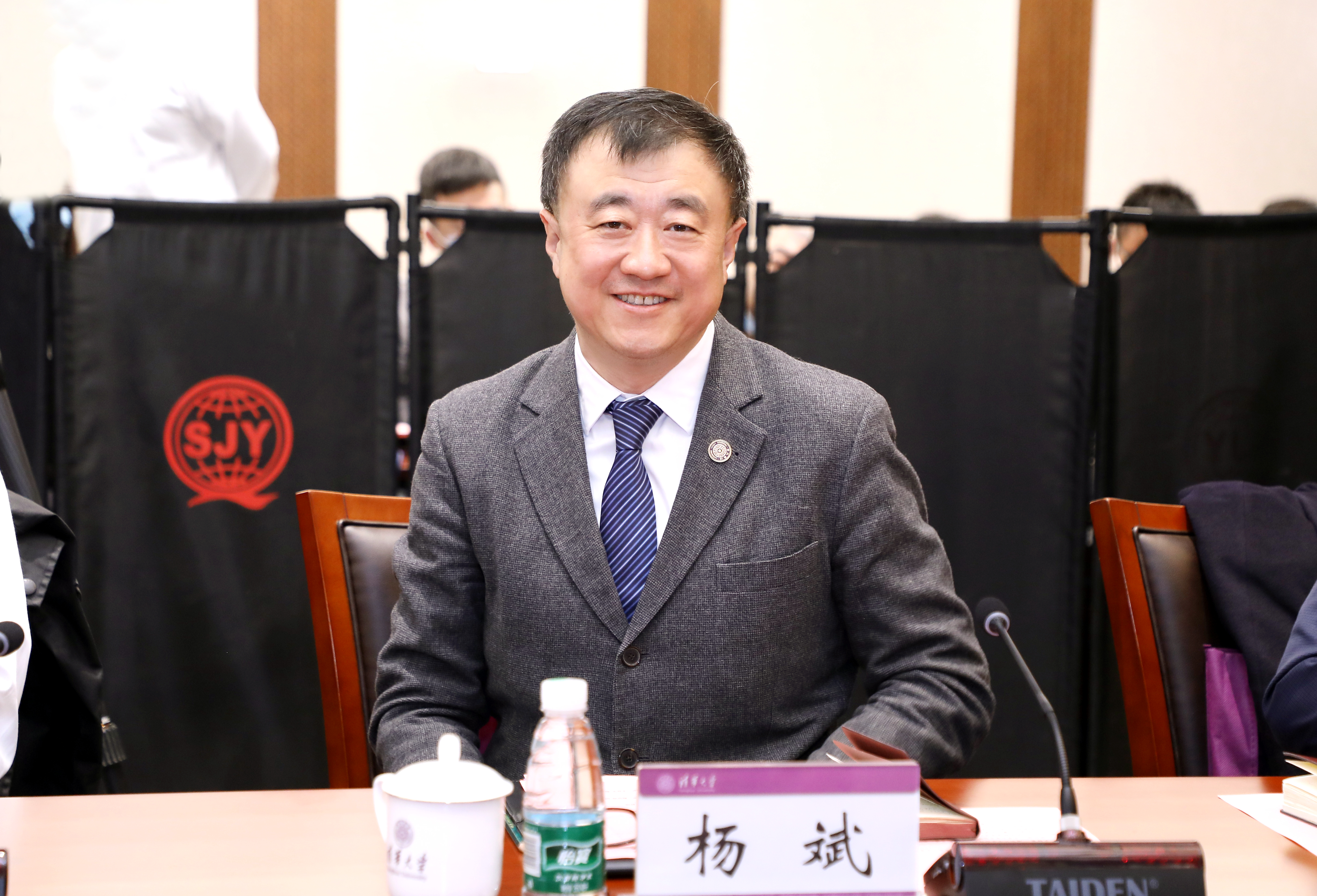 20220310-开云网研究生教育研究中心成立大会暨新发展阶段研究生教育改革创新高端论坛成功召开-曹文鹏-杨斌副校长致欢迎辞.JPG