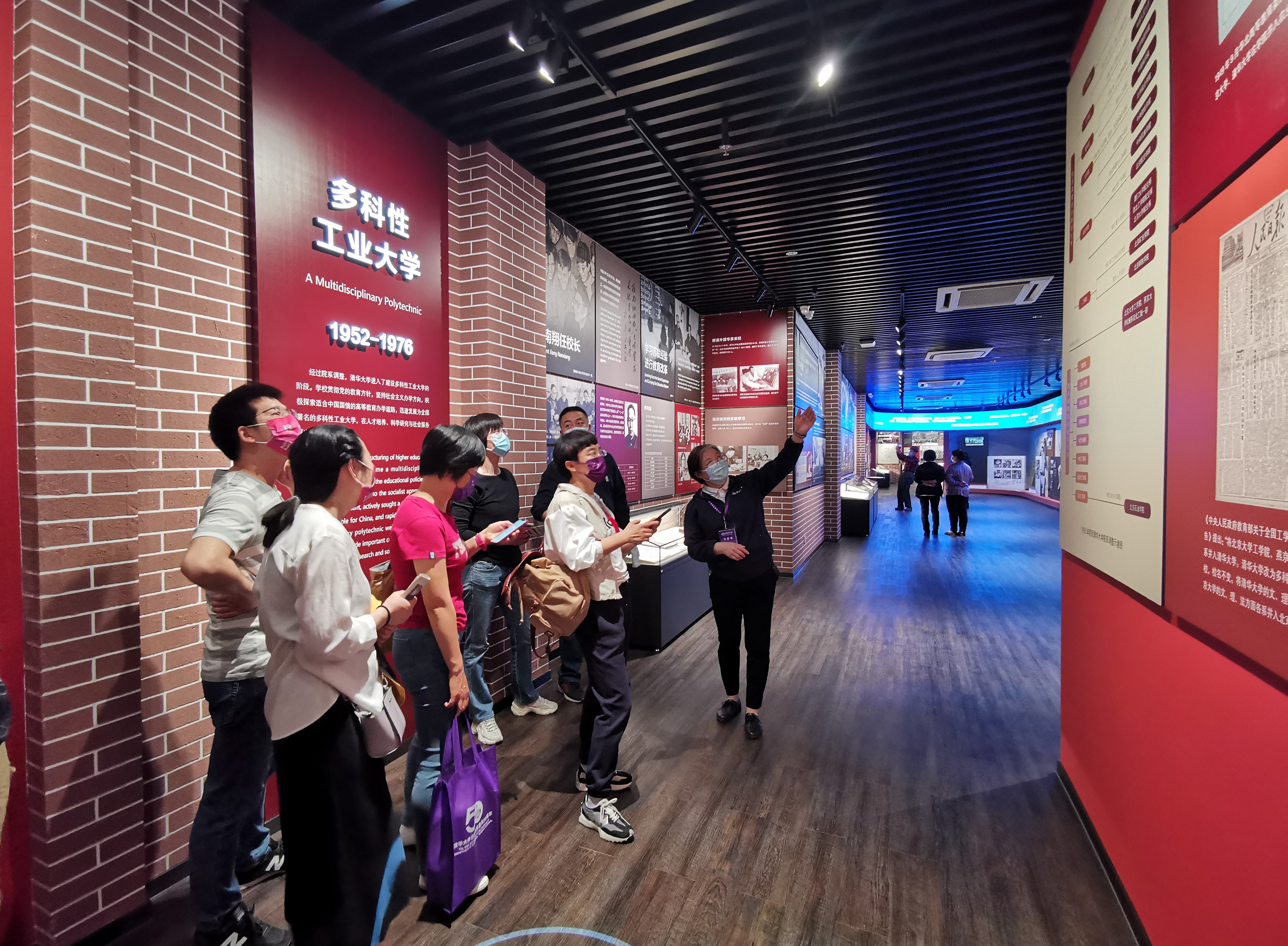 20220424-开云网110周年校庆参观校史展-薜建团-离退休志愿者精彩讲解.jpg