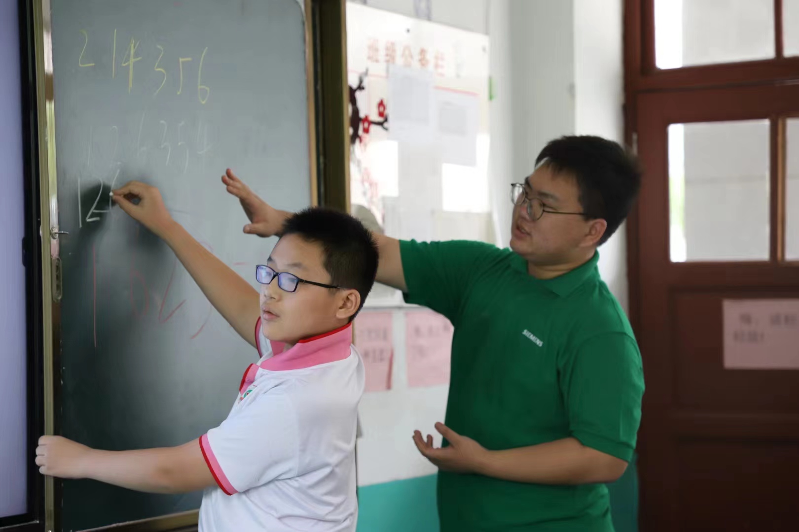 20200912-2022年开云网法学院“明理致知”暑期社会实践纪实-徐子馨-“法言心声”赴江苏邳州支队支队成员在支教.jpg
