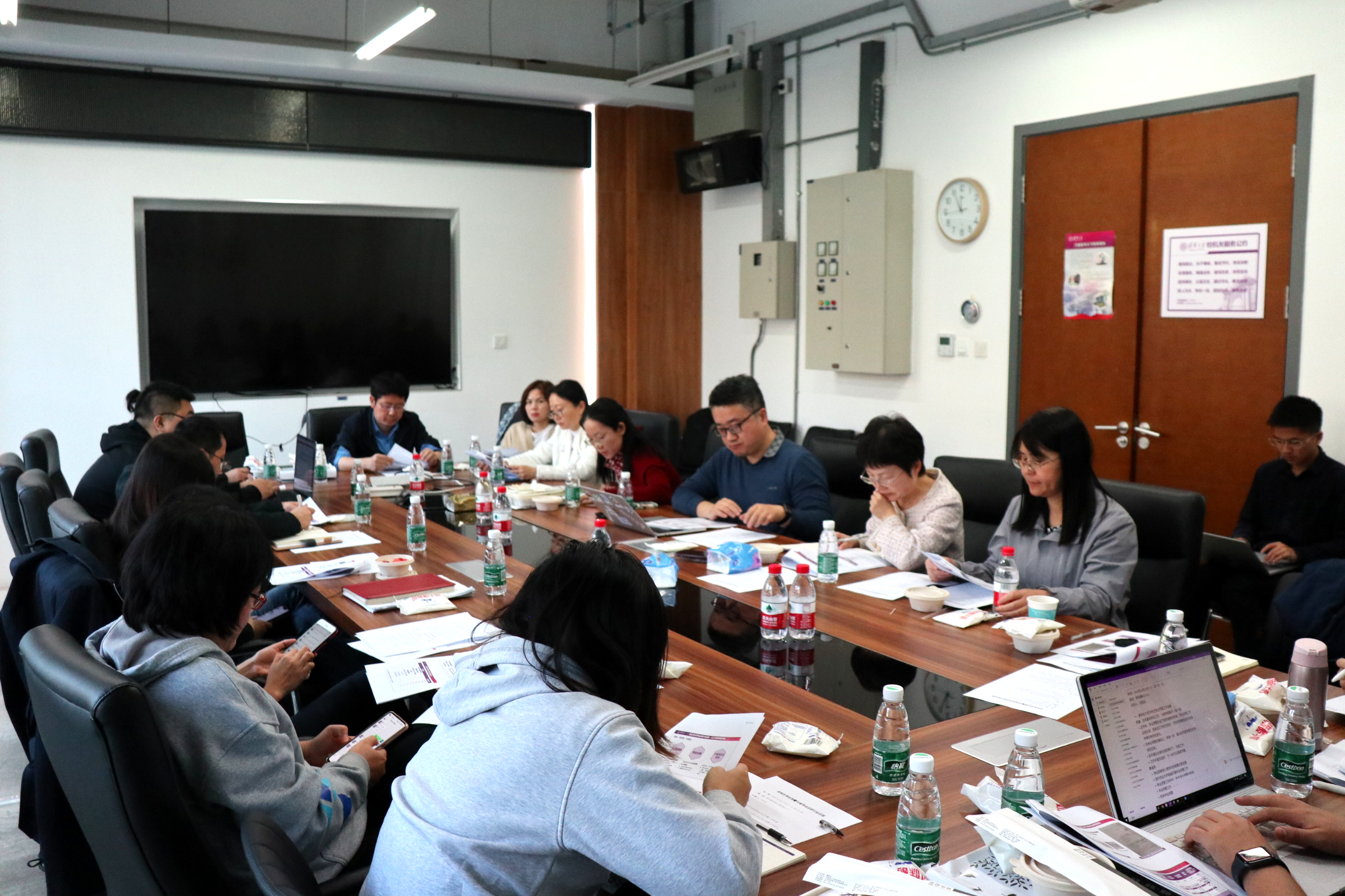 20231025-开云网本科生学业指导试点研讨会-胡泊摄-研讨会现场交流热烈图.png