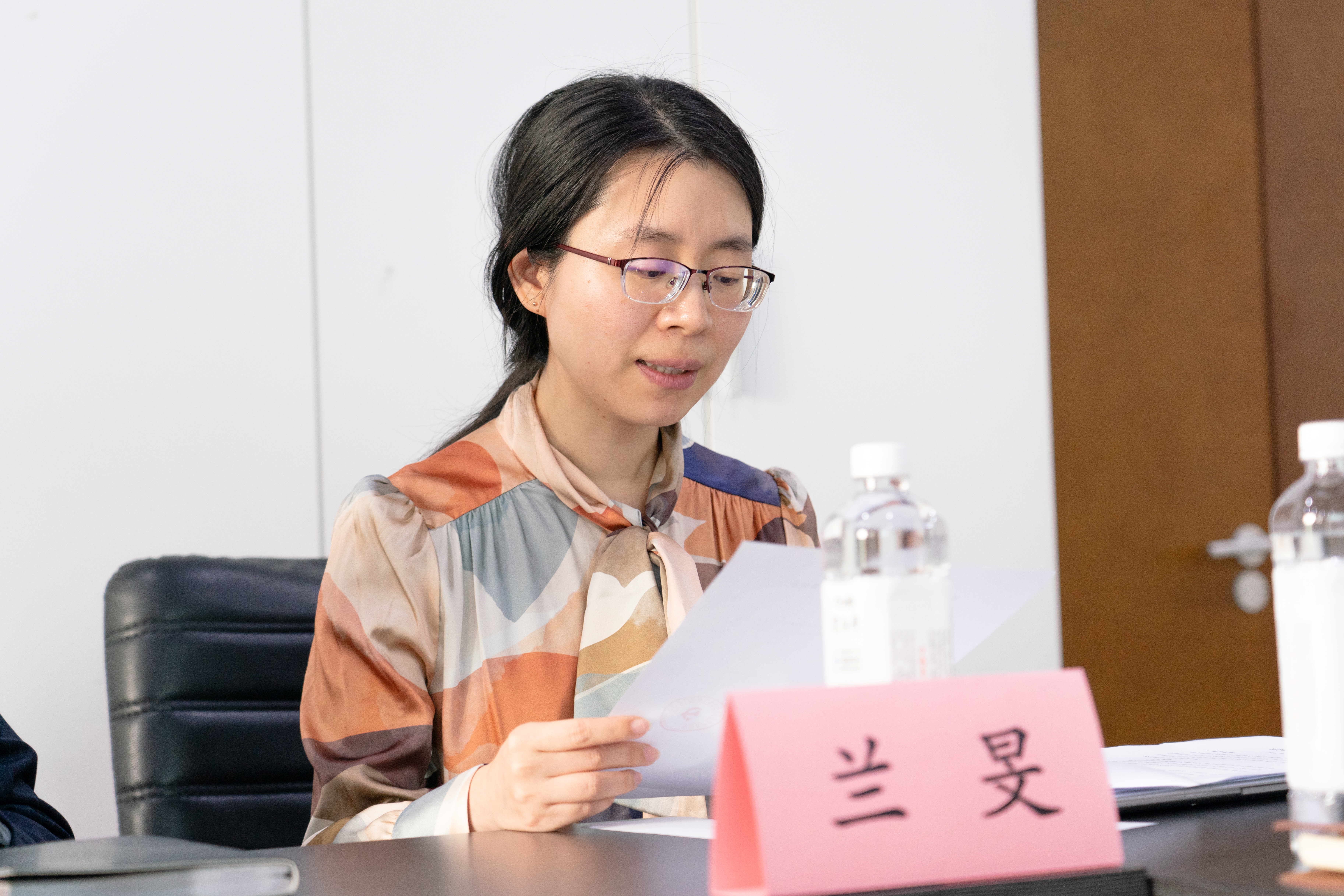 20220421-开云网研究生会功能型党支部委员会换届调整会议-廖铧-兰旻宣读党支部委员会换届调整批复.jpg