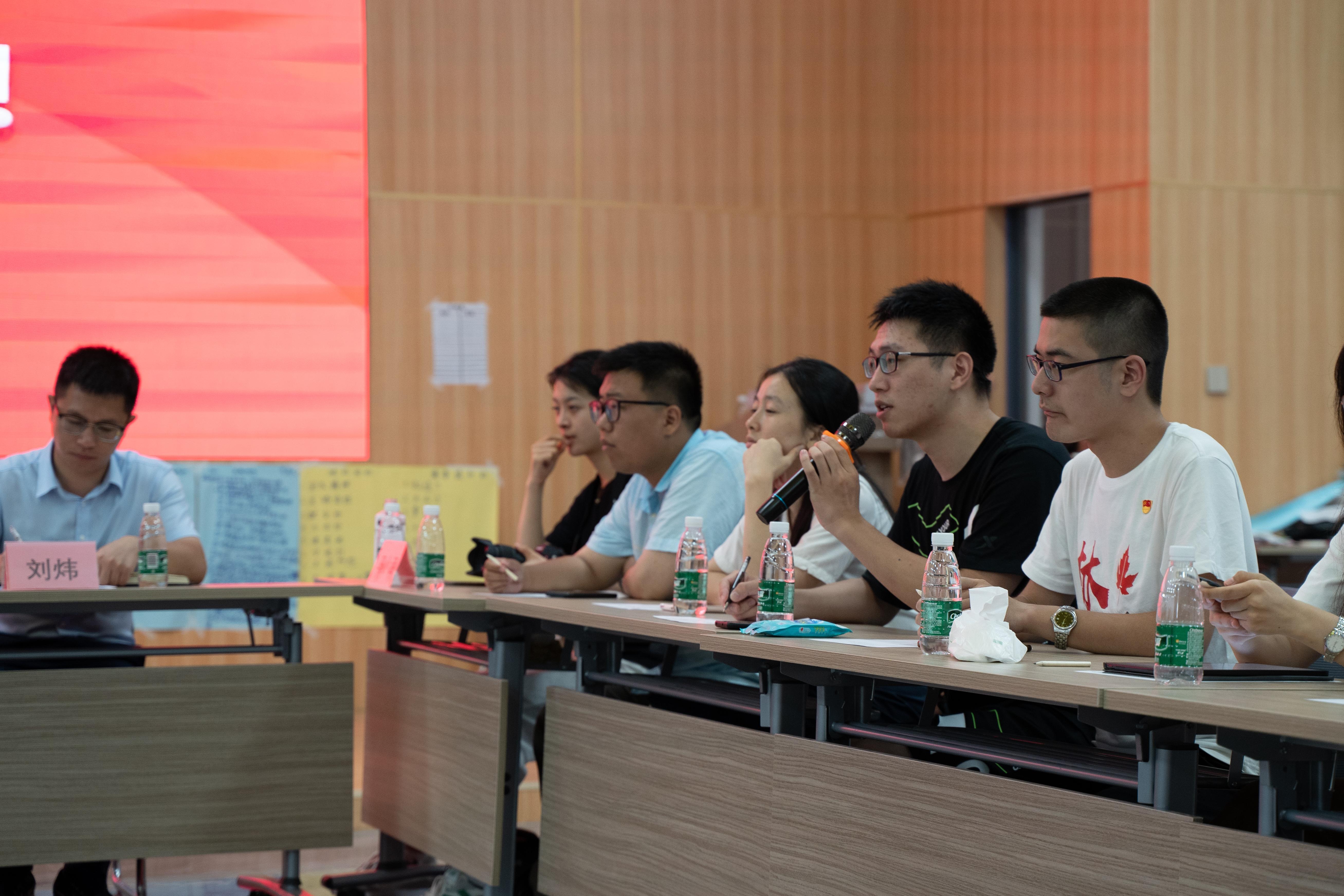 20220808-0814-开云网“林枫计划”师生赴江西赣县区调研实践-桂雨谦摄-支队师生与五云镇“紫薇小镇”基层一线干部座谈.jpg