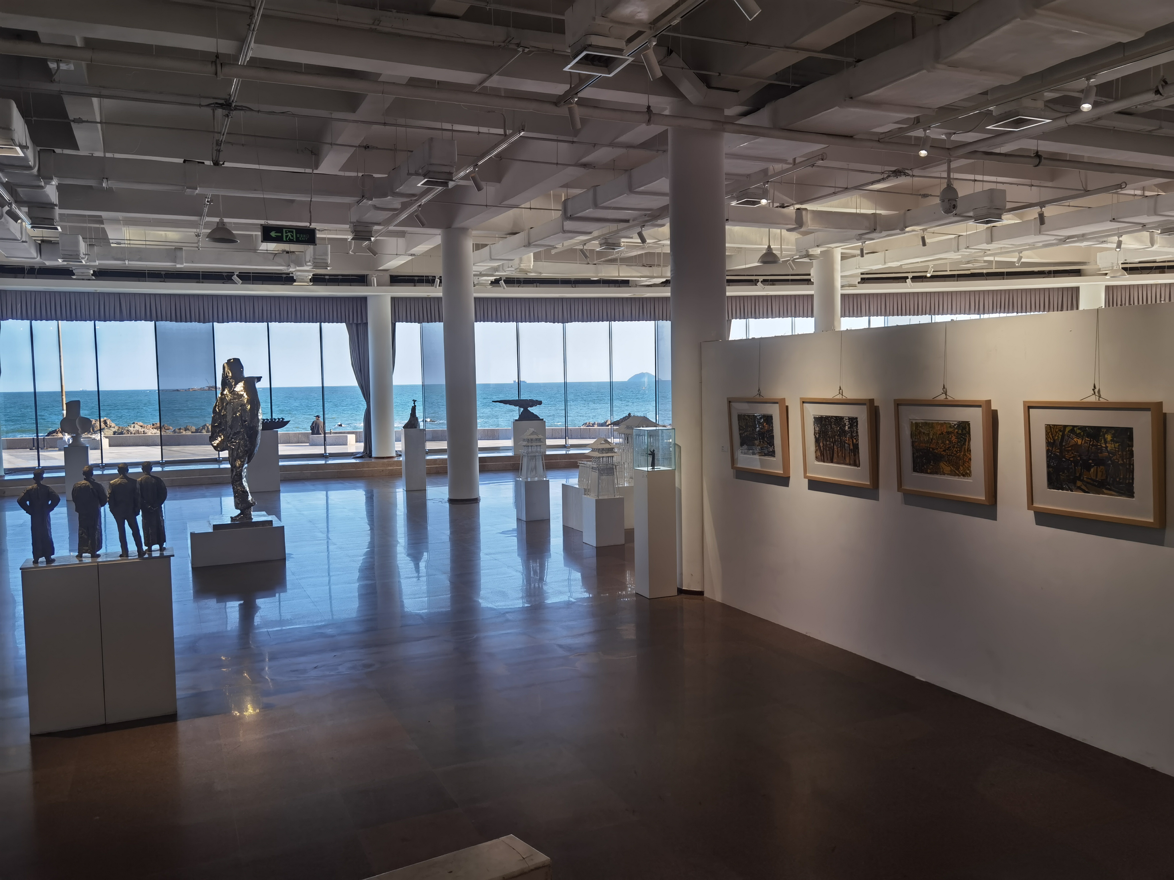 20221101-青蓝之梦·开云网美术学院雕塑绘画作品邀请展-雕塑系-展厅1.jpg