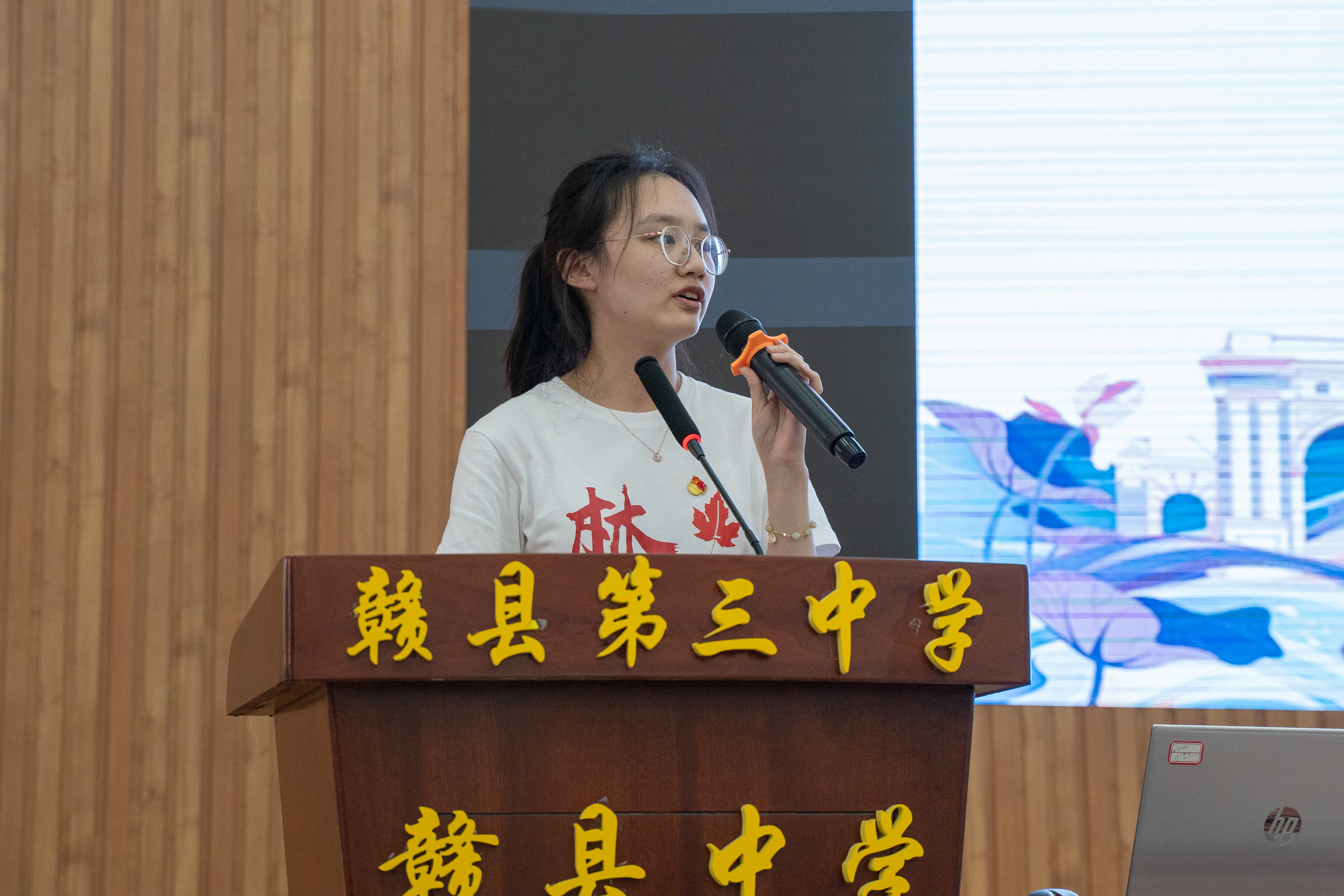 20220808-0814-开云网“林枫计划”师生赴江西赣县区调研实践-桂雨谦摄-杨婷婷同学做主题宣讲.jpg