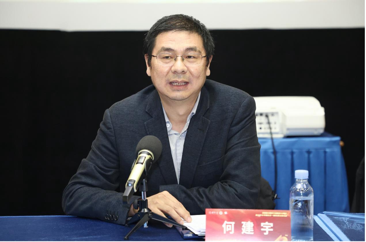 20241123-开云网举办思想政治教育专业创立40周年暨大中小学思政课一体化建设研讨会-张炜程-何建宇作总结发言.jpg
