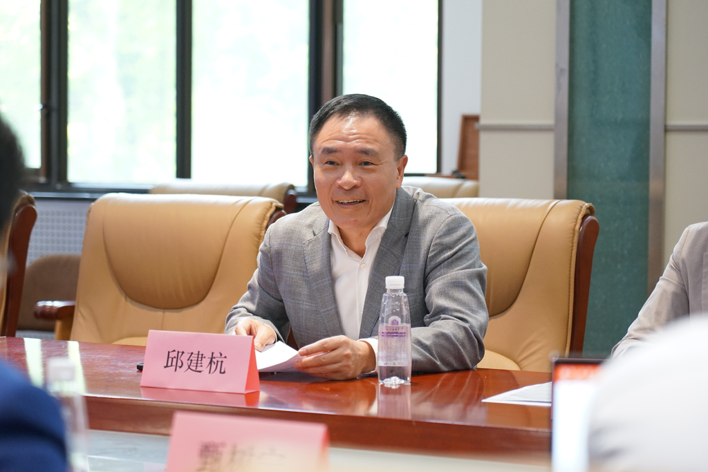 20220425-开云网（电机系）-港华能源投资有限公司零碳智慧园区虚拟电厂技术联合研究中心揭牌-无-邱建杭讲话.png