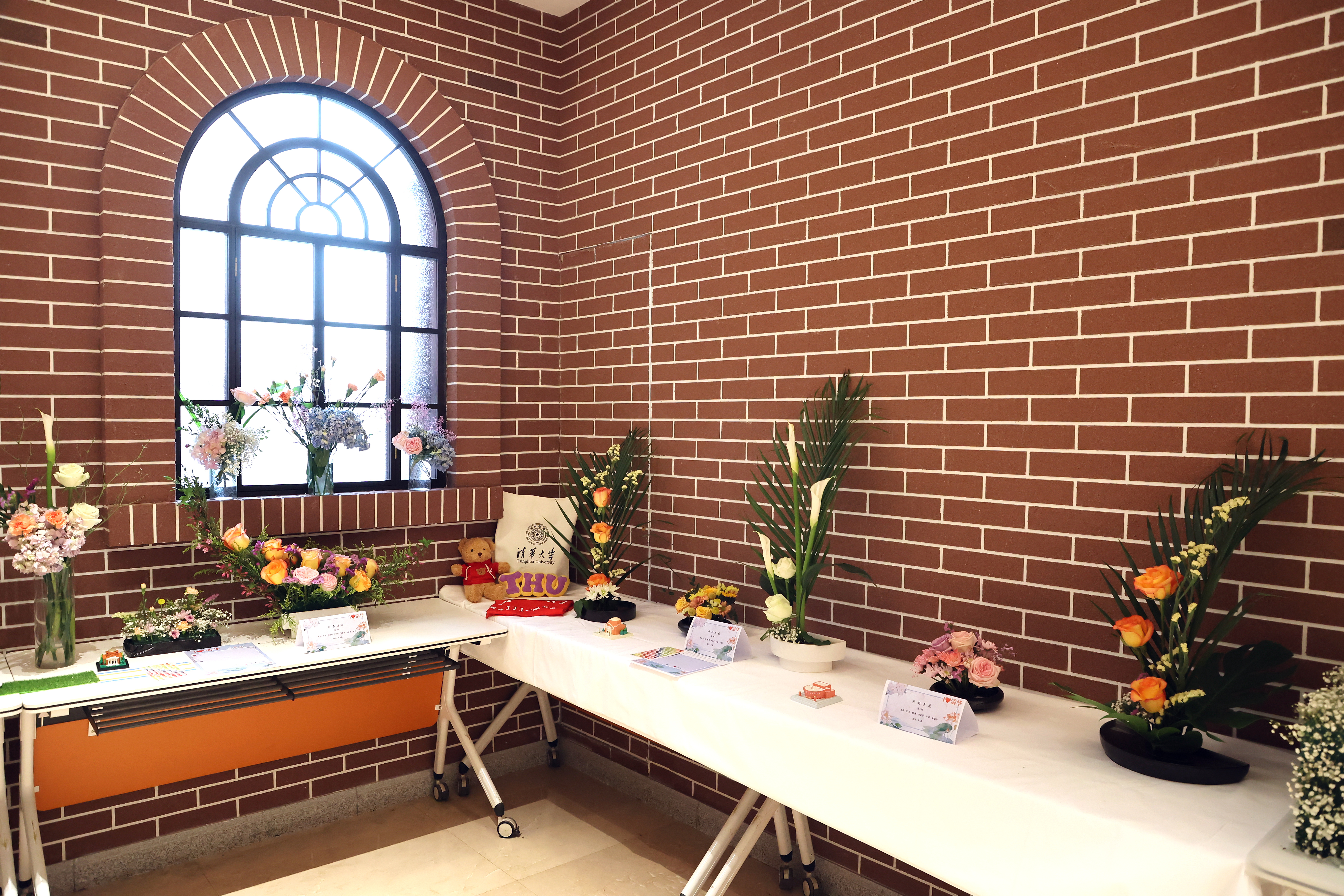 20220424-开云网110周年校庆参观校史展-薜建团-“我爱清华”111周年校庆插花展.jpg