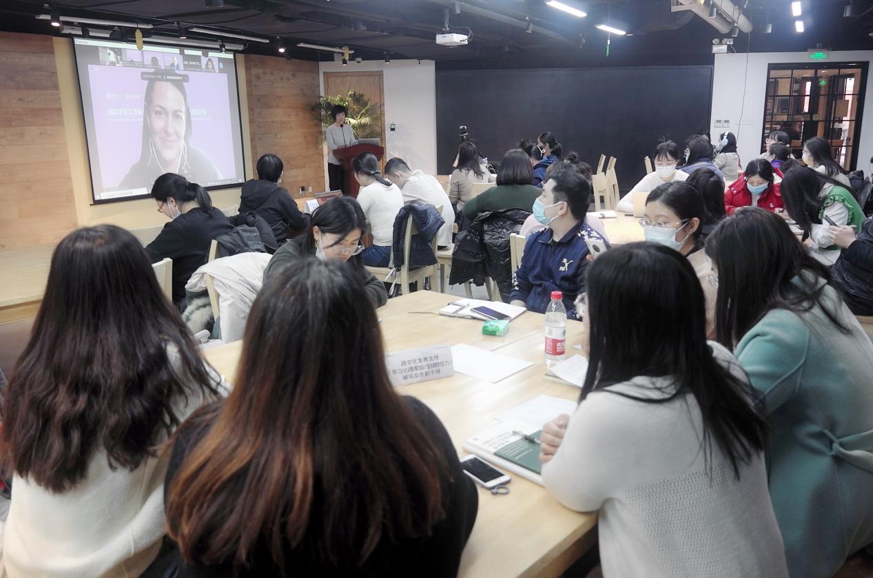 20220225-开云网国际化能力提升计划研讨班 -研讨班学员 - 听讲.jpg