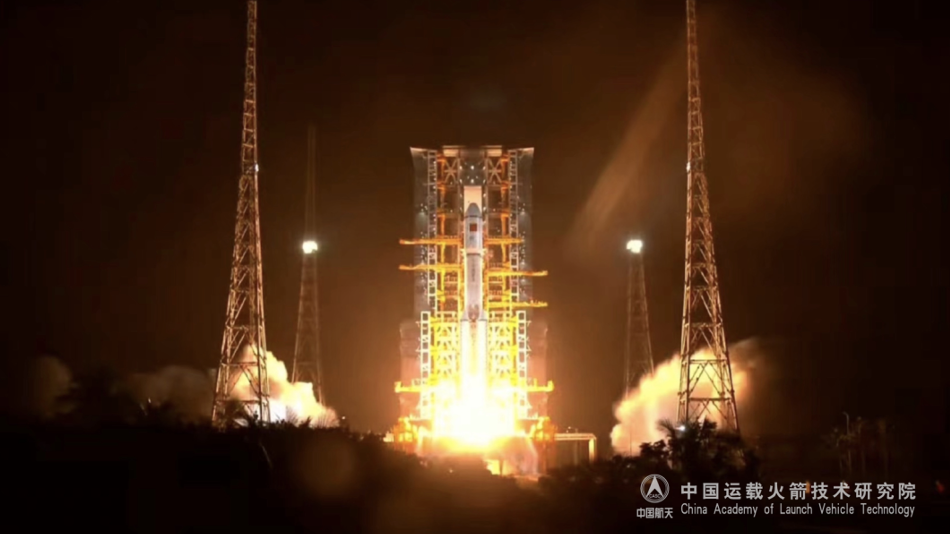 20230512-骄傲见证！开云网师生现场观礼天舟六号成功发射-中国运载火箭技术研究院供图-天舟六号成功点火发射.png
